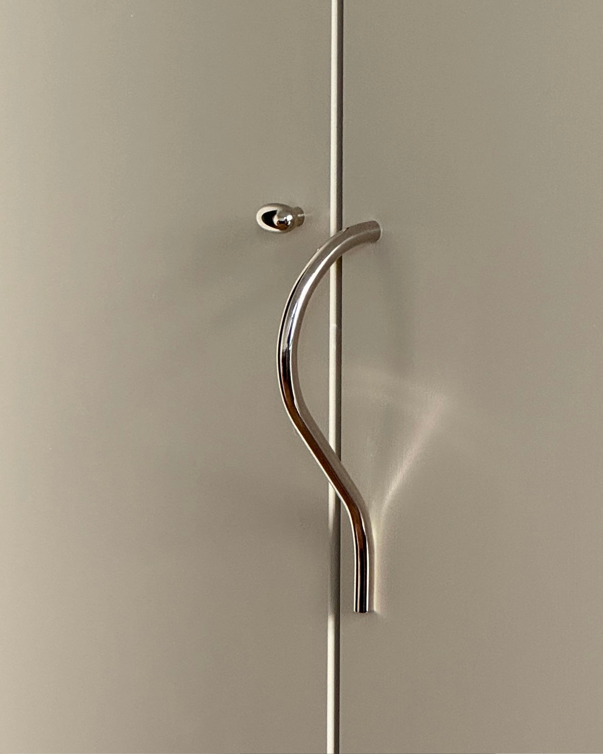 Lot de 6 boutons de porte sans clé classiques à boule plate pour couloir et placard, finition nickel satiné Lot de 6 boutons de porte sans clé classiques à boule plate pour couloir et placard, finition nickel satiné